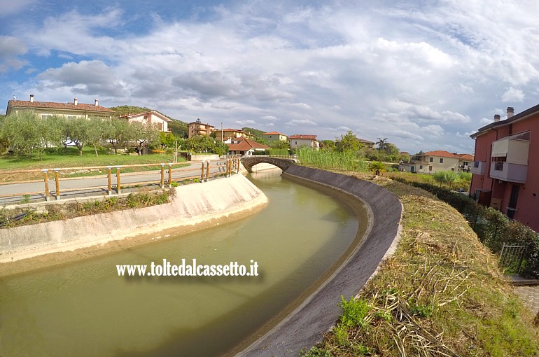 CANALE LUNENSE (Pista Ciclabile) - Paesaggio all'altezza di Via Bosco a S.Stefano di Magra ripreso con un obiettivo ultra grandangolare