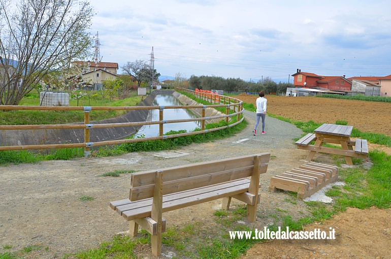 CANALE LUNENSE (Pista Ciclabile) - Attrezzature in un'area di sosta tra Castelnuovo Magra e Luni