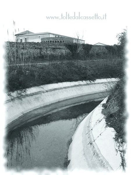 CANALE LUNENSE (Sarzana) - Curva nel tratto a ridosso della Fortezza Firmafede