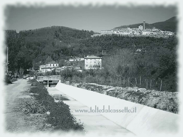 CANALE LUNENSE (Estate 2006) - Paesaggio sotto la collina di Caprigliola durante lavori di manutenzione che hanno richiesto il blocco del flusso delle acque