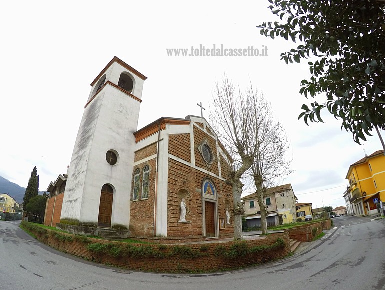 CASTELNUOVO MAGRA - La Chiesa del Sacro Cuore a Molicciara