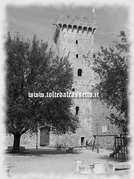 CASTELNUOVO MAGRA - Parco pubblico sotto la torre del Castello