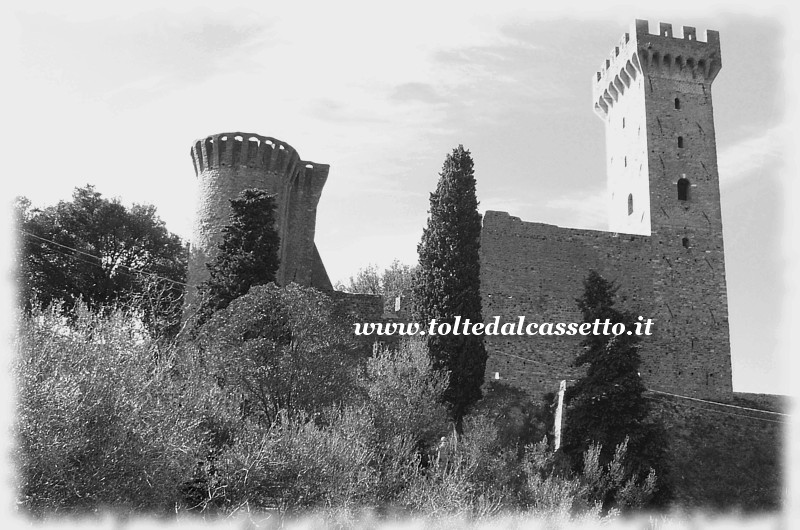 CASTELNUOVO MAGRA - Resti del Castello con torre merlata
