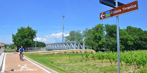 CICLOVIA TIRRENICA - Cartello segnaletico nel tratto terminale presso Via Isolone a Caniparola di Fosdinovo