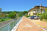 CICLOVIA TIRRENICA - Il lungo rettilineo nel quartiere Nave di Sarzana