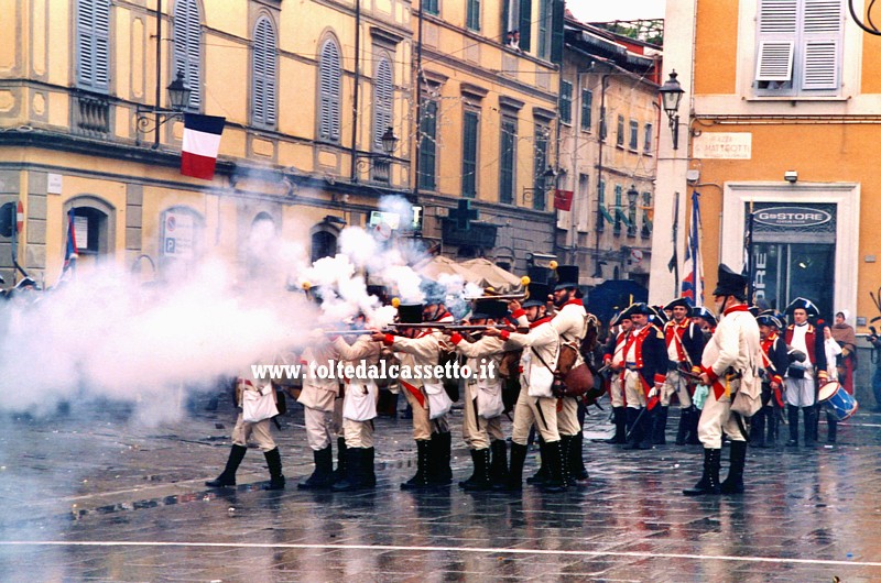SARZANA (Napoleon Festival) - Scontro a fuoco in Piazza Matteotti