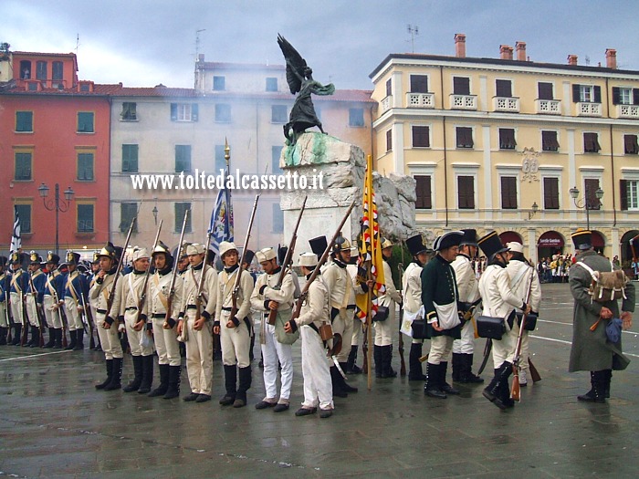 SARZANA (Napoleon Festival) - Soldati schierati in Piazza Matteotti