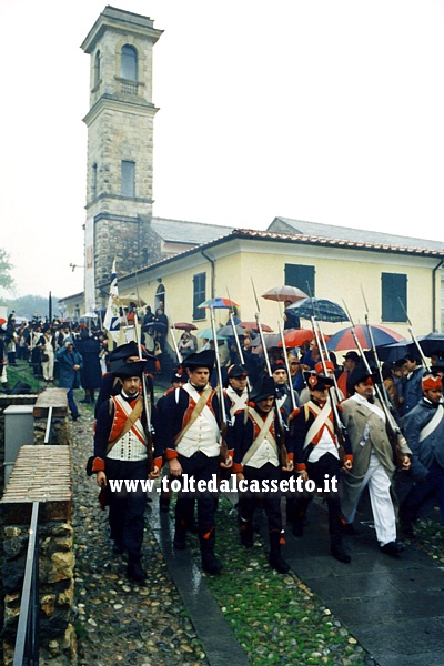 SARZANA (Napoleon Festival) - Soldati sfilano nei pressi del Museo Diocesano