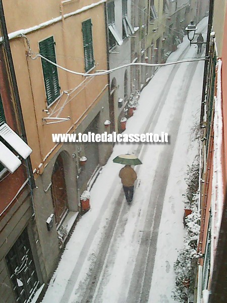 SANTO STEFANO DI MAGRA (Nevicata Marzo 2018) - Via Mazzini vista dall'alto in direzione nord