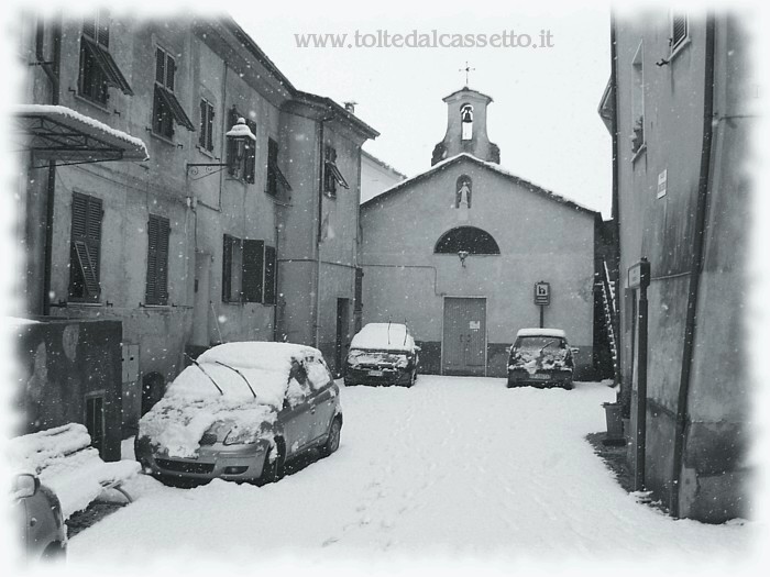 SANTO STEFANO DI MAGRA - Scorcio di Piazza Oratorio durante la nevicata del 24 febbraio 2013