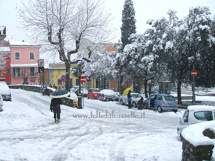 SANTO STEFANO DI MAGRA - Piazza Garibaldi sotto la neve (ore 10:58 del 24-02-2013)