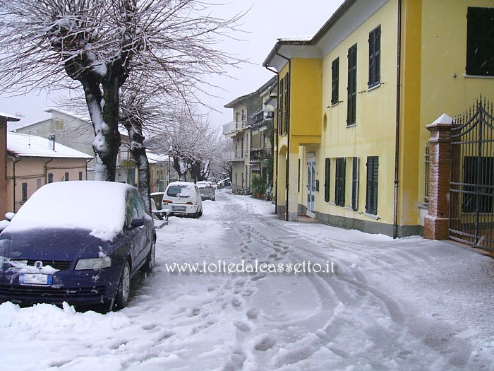 SANTO STEFANO DI MAGRA (Nevicata Febbraio 2013) - Via Amendola nel tratto all'altezza della scuola materna Domenico Civoli