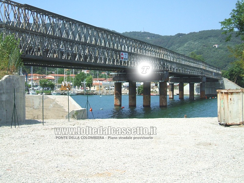 AMEGLIA (15 luglio 2012) - Il Ponte della Colombiera come si vede dalla sponda sinistra del Magra (lato Fiumaretta)