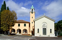 PONZANO MAGRA (Belaso) - La chiesetta di San Carlo Borromeo, progettata dall'arch. genovese Luigi Ferrari e aperta al culto il 24 maggio del 1950