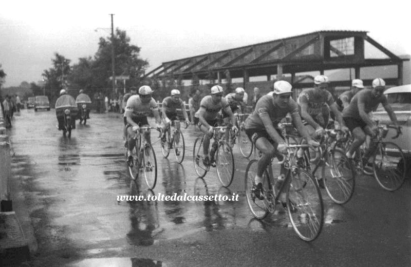 PONZANO MAGRA - Transito di una corsa ciclistica (foto d'epoca)