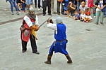 VEZZANO LIGURE (Sagra dell'Uva e del Vino 2025) - Una fase del combattimento medievale in Piazza del Popolo