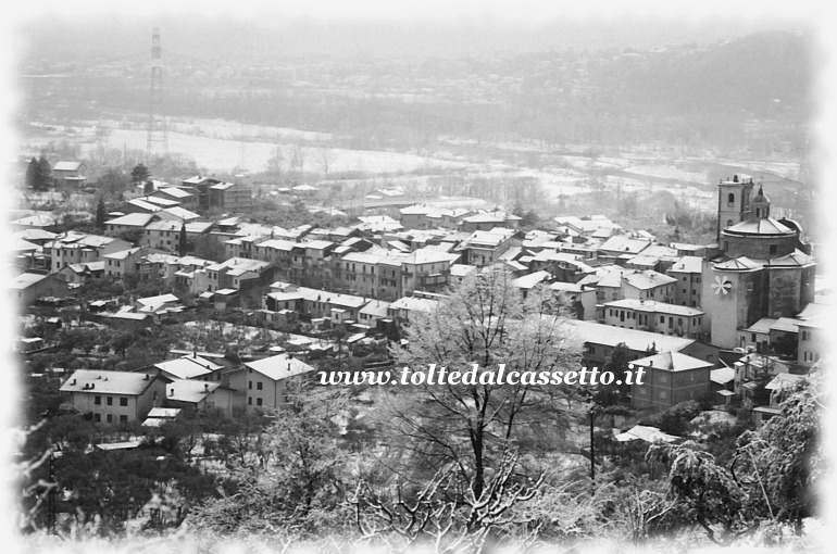 SANTO STEFANO DI MAGRA - Il centro storico sotto la neve in una foto dei primi anni duemila