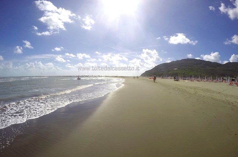 SPIAGGIA DI FIUMARETTA (Ameglia) - Controluce sul promontorio di Montemarcello