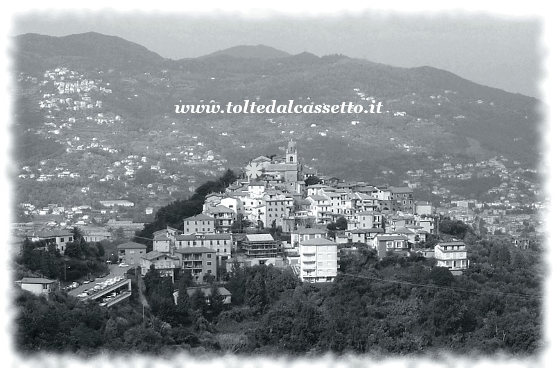 VALERIANO - Panorama del borgo dalle colline circostanti