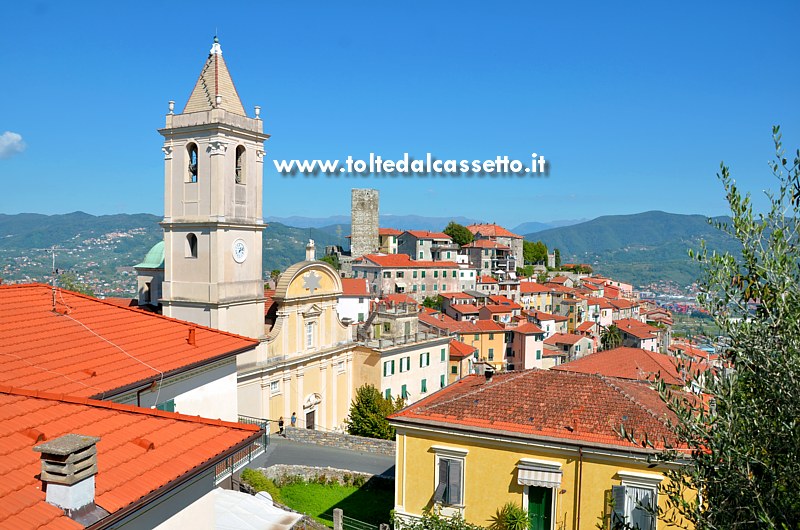 VEZZANO LIGURE - Il Duomo e la parte "sottana" del borgo