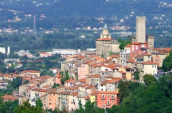 ARCOLA - Panorama del centro storico e della valle sottostante (zona industriale)