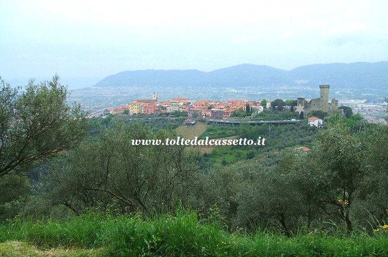 CASTELNUOVO MAGRA - La collina del centro storico