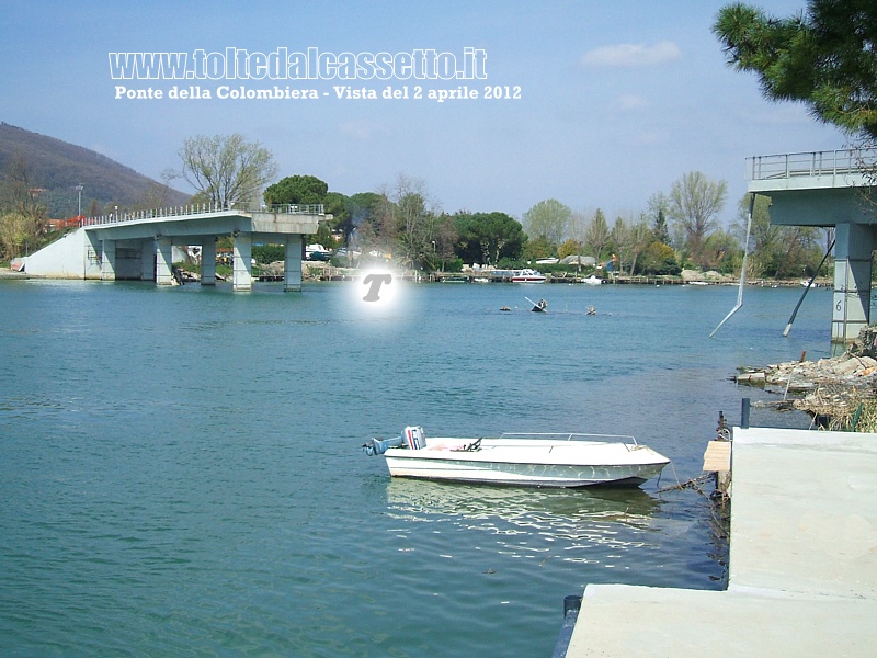 AMEGLIA (2 aprile 2012) - Per motivi di sicurezza, al Ponte della Colombiera sono state tolte le slitte della campata mobile danneggiate dall'alluvione del 25-10-2011