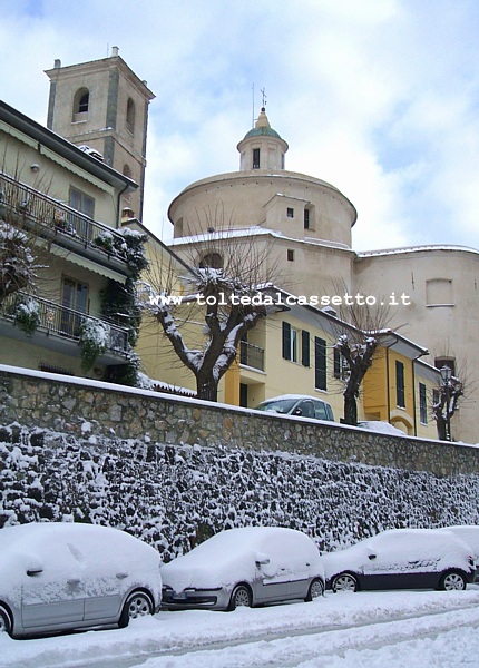 SANTO STEFANO MAGRA - Via Roma e la pieve dopo un'abbondante nevicata