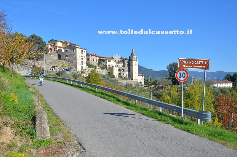 BEVERINO CASTELLO - Panorama dalla Strada Provinciale n. 18 (Via Alessandro Corradi) che da San Cipriano conduce a Padivarma