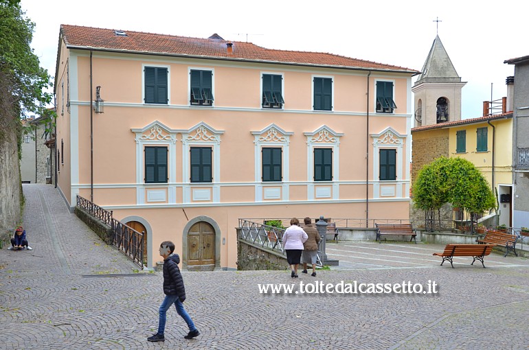 BOLANO - Scorcio su Piazza Giacomo Matteotti e Palazzo Botti