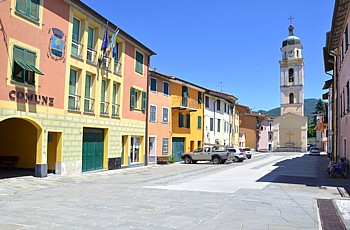 BORGHETTO VARA - Scorcio su Palazzo Comunale e Piazza Umberto I