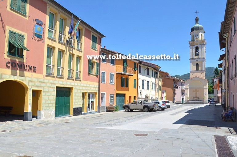 BORGHETTO VARA - Piazza Umberto I sulla quale si affacciano il palazzo comunale, il campanile e la casa ove venne ospitato Papa Pio VII durante il suo viaggio verso la Francia nel 1809