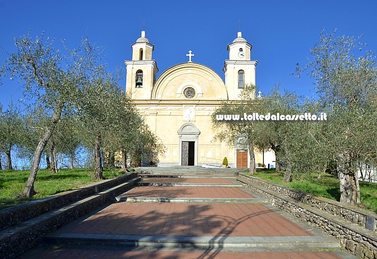 BORGHETTO VARA - Scalinata e facciata del Santuario di Roverano