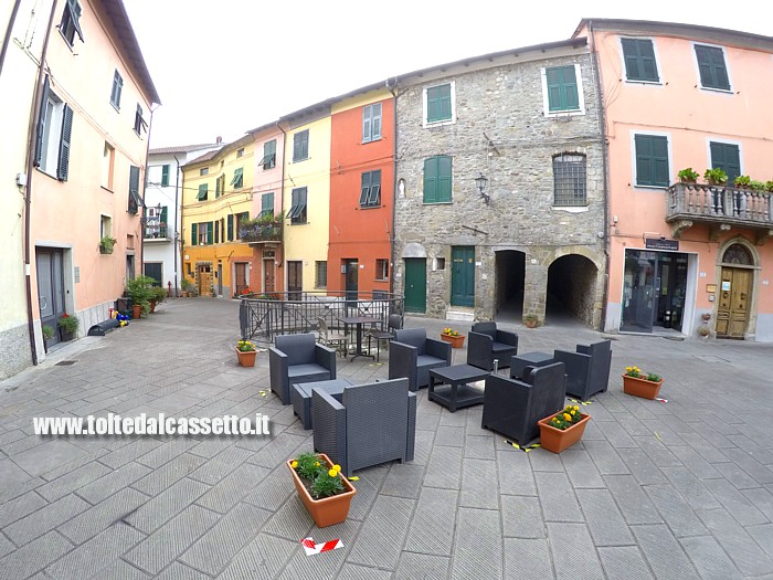 BRUGNATO - Spazi delimitati in Piazza Brosini