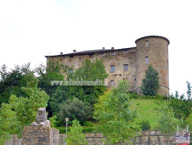 CALICE AL CORNVIGLIO - Il Castello Doria Malaspina come si vede dalla Piazza del Leone