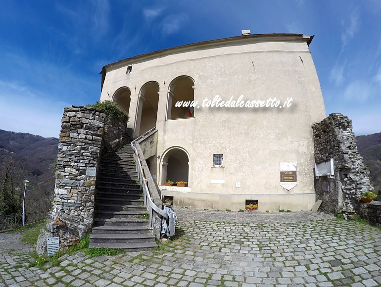 CALICE AL CORNVIGLIO - Rampa di accesso ai servizi museali del Castello Doria Malaspina