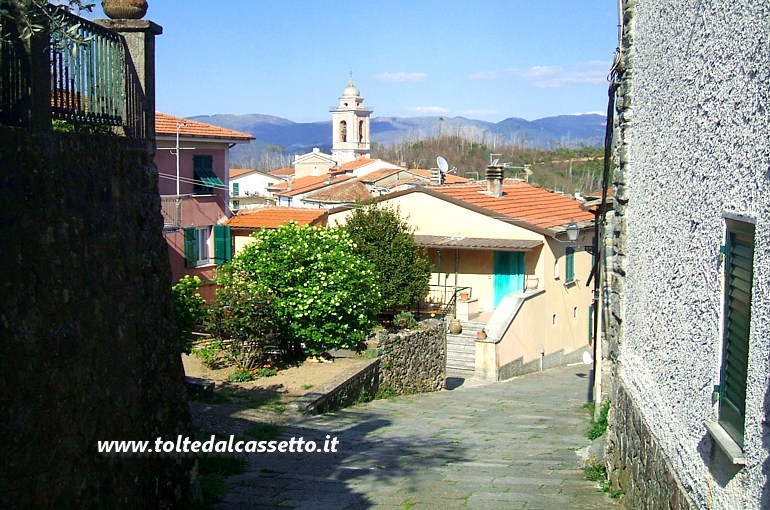 CARRODANO SUPERIORE - Scorcio dalla Via Maestra