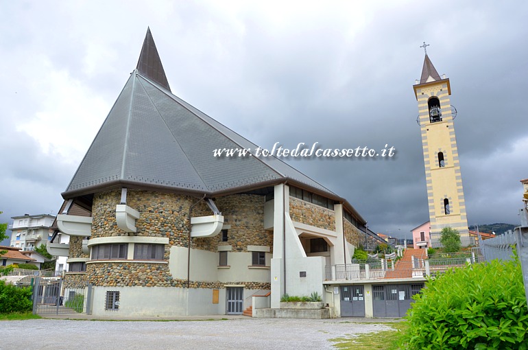 CEPARANA - La Chiesa della SS. Annunziata (vista posteriore)