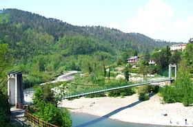 COMUNE DI ROCCHETTA VARA - Il Ponte del Ramello  uno dei punti pi frequentati dai bagnanti del fiume Vara