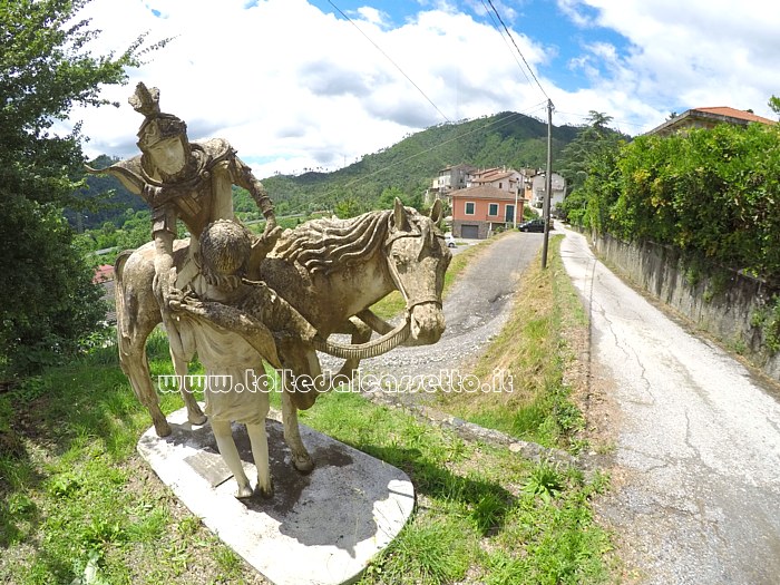 COSTA di BEVERINO - La statua di San Martino