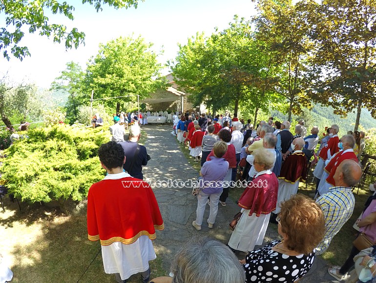 SANTUARIO di CERRETA - Fedeli e religiosi presenti alla Santa Messa