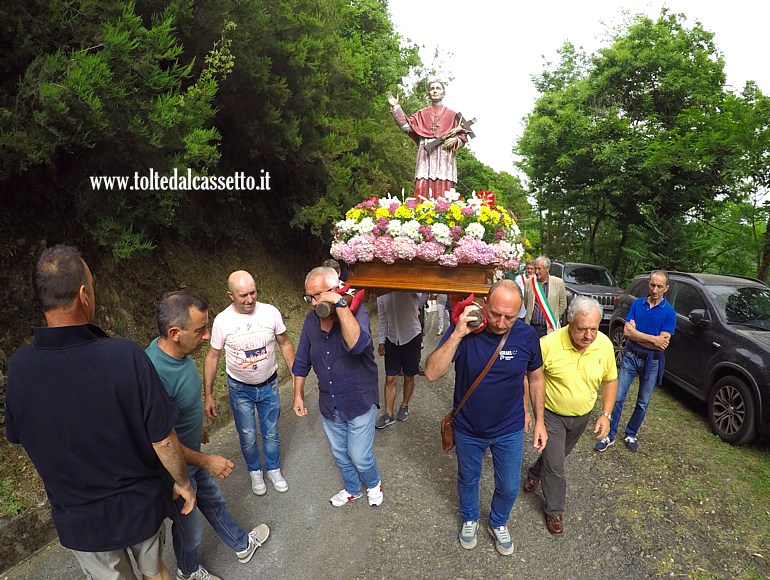 SANTUARIO di CERRETA - La statua del Santo Gianelli portata in processione
