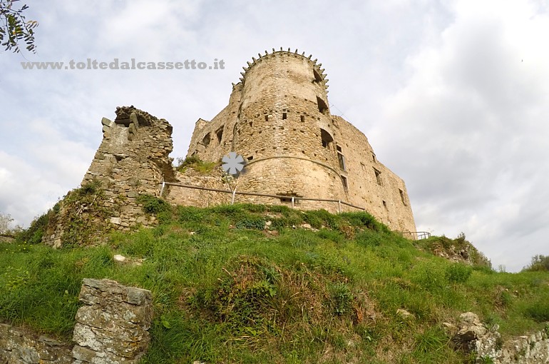 MADRIGNANO - Torre e ala sud del Castello dei Malaspina