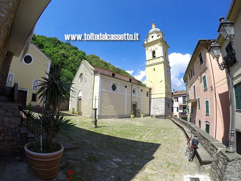 PIGNONE - Piazza e Chiesa di Santa Maria Assunta