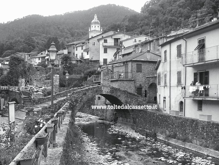 PIGNONE - Il Ponte Vecchio cinquecentesco come appariva prima della distruzione totale avvenuta durante il nubifragio del 25 ottobre 2011