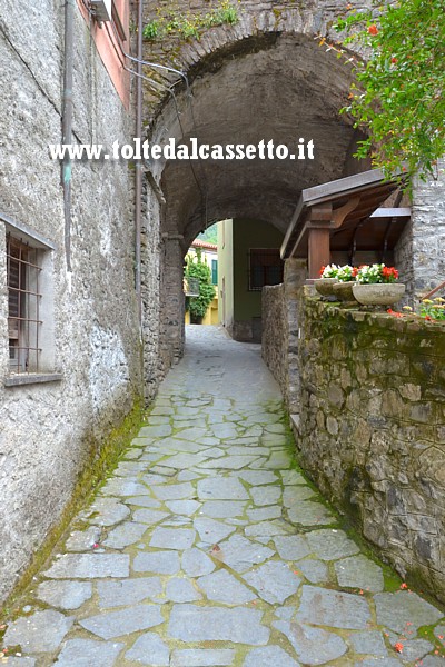 ROCCHETTA DI VARA - Passaggio voltato in Via Sant'Antonio