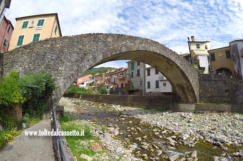 VARESE LIGURE - Il Ponte di Grecino visto da sotto