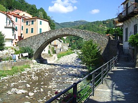 VARESE LIGURE - Il Ponte di Grecino sul fiume Crovana VARESE LIGURE - Il Ponte di Grecino sul fiume Crovana