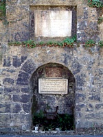 VAL DI VARA - La fontana dove trov ristoro il "prigioniero" Papa Pio VII, mentre veniva tradotto in Francia per ordine di Napoleone