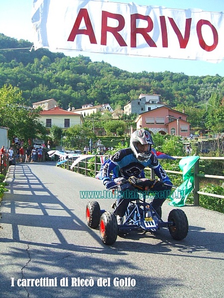 RICCO' DEL GOLFO - Un carrettino gommato monoposto stile "quad" taglia il traguardo nella "Cronodiscesa Casella-Valdipino 2011"